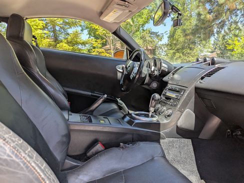 Used 2004 Nissan 350Z Touring w/ Aerodynamics Pkg image 10