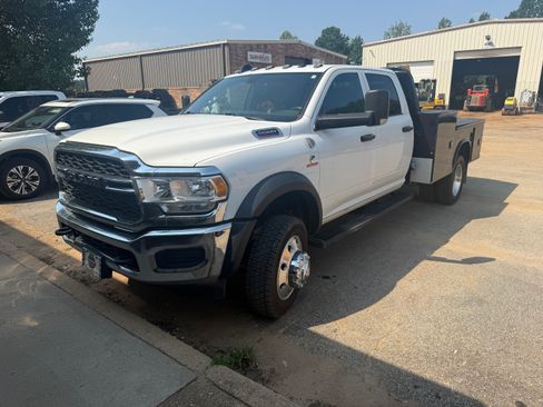 Used 2022 RAM 5500 Tradesman w/ Chrome Appearance Group AWD/4WD image 1