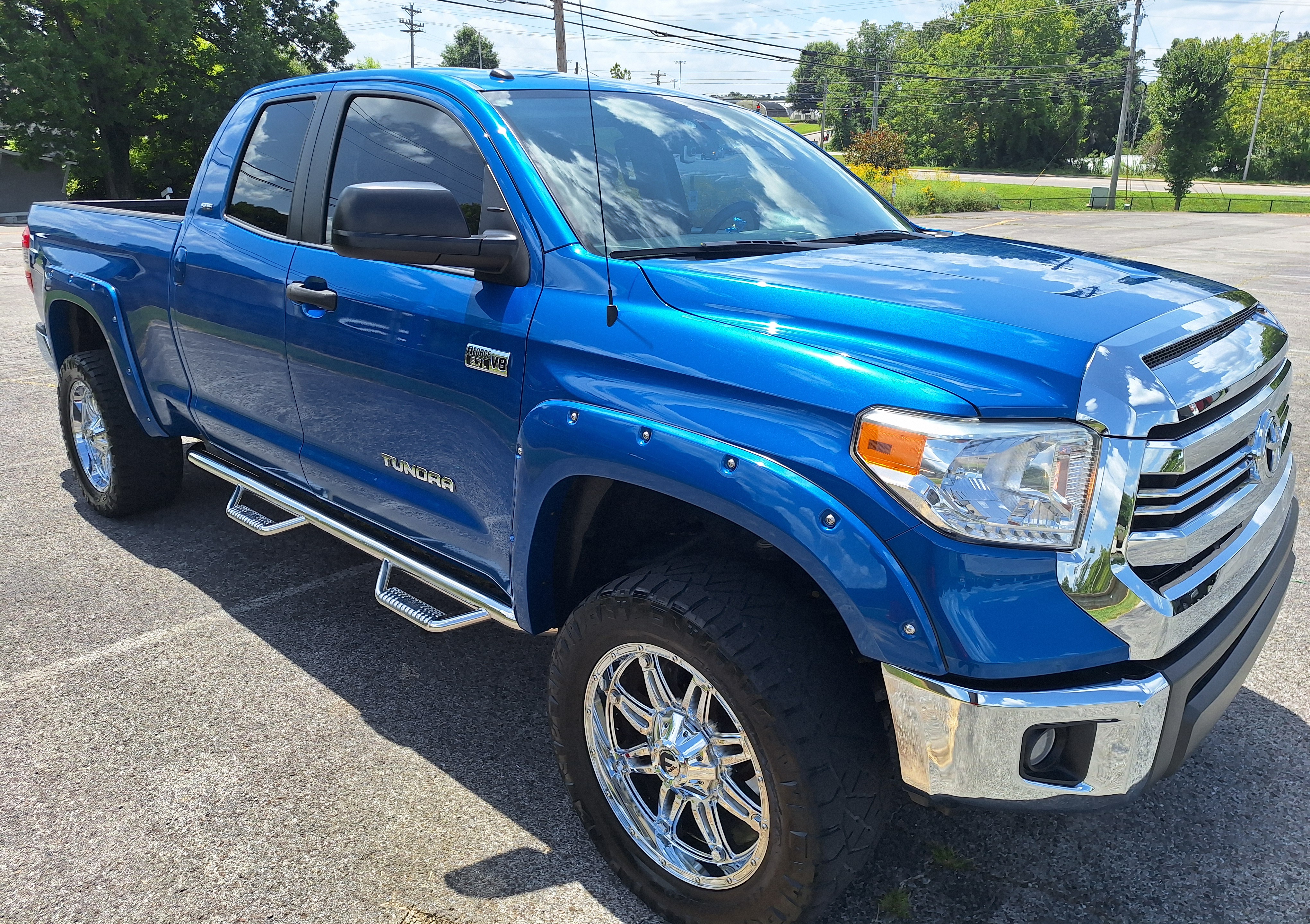 Used 2017 Toyota Tundra SR5 w/ SR5 Upgrade Package AWD/4WD image 12