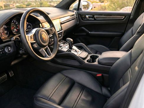 Used 2021 Porsche Cayenne image 10