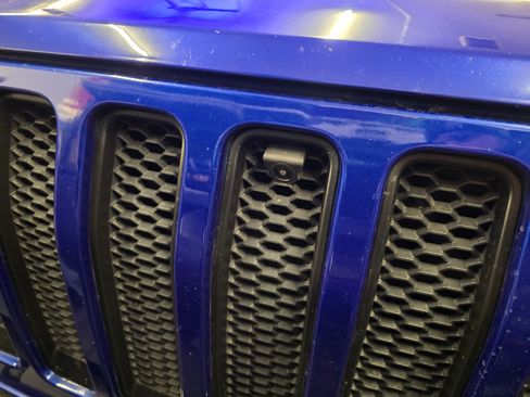 Used 2019 Jeep Wrangler Unlimited Sahara image 9