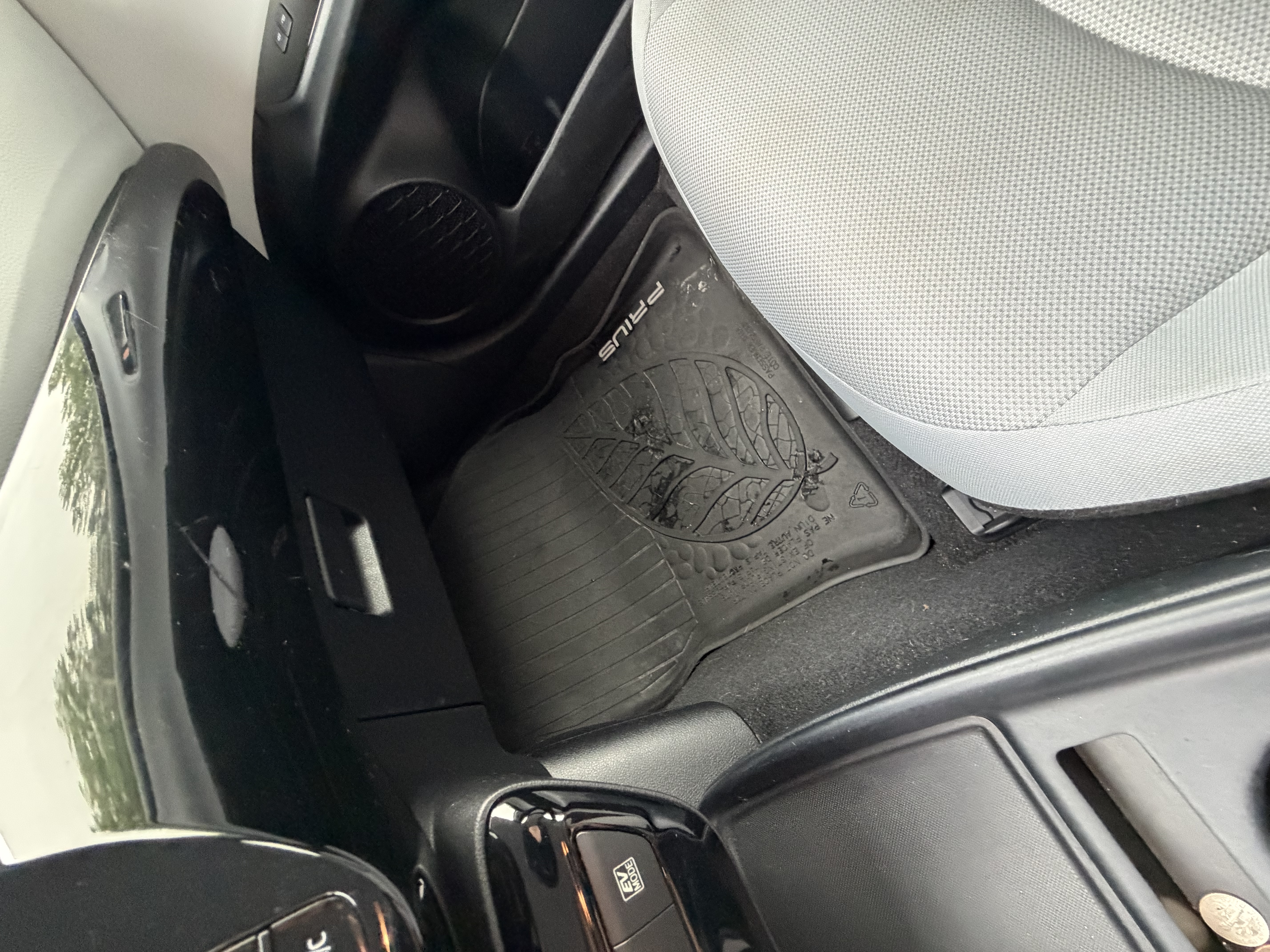 Used 2019 Toyota Prius L Eco FWD image 15