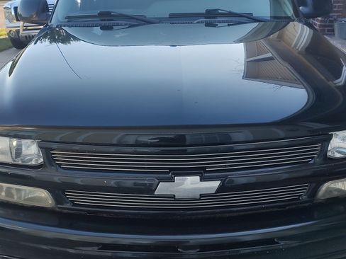 Used 2000 Chevrolet Suburban LT w/ LT Preferred Equipment Group image 1