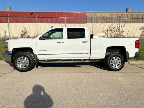 Used 2015 Chevrolet Silverado 2500 LTZ RWD image 2