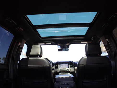 Used 2018 Ford Expedition Limited w/ Equipment Group 302A image 32