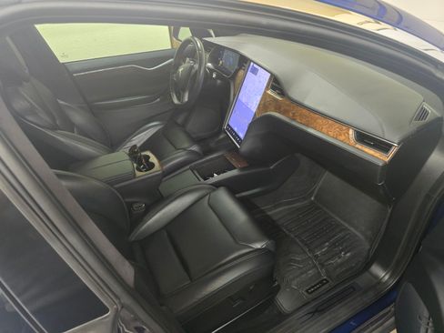 Used 2020 Tesla Model X image 8