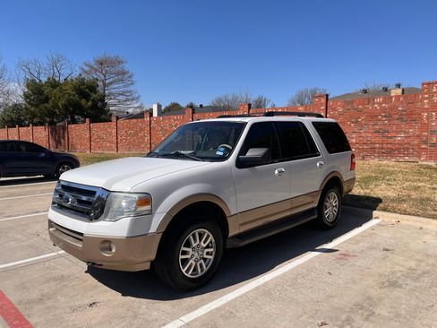 Used 2012 Ford Expedition XLT image 1
