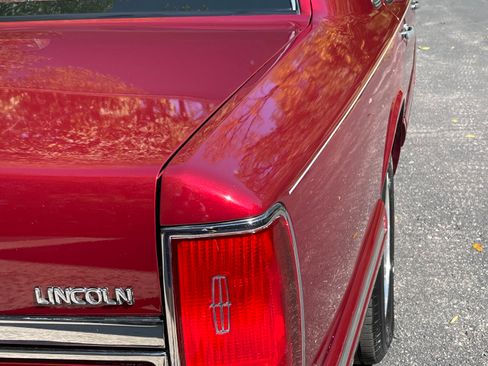 Used 1997 Lincoln Town Car Cartier RWD image 9
