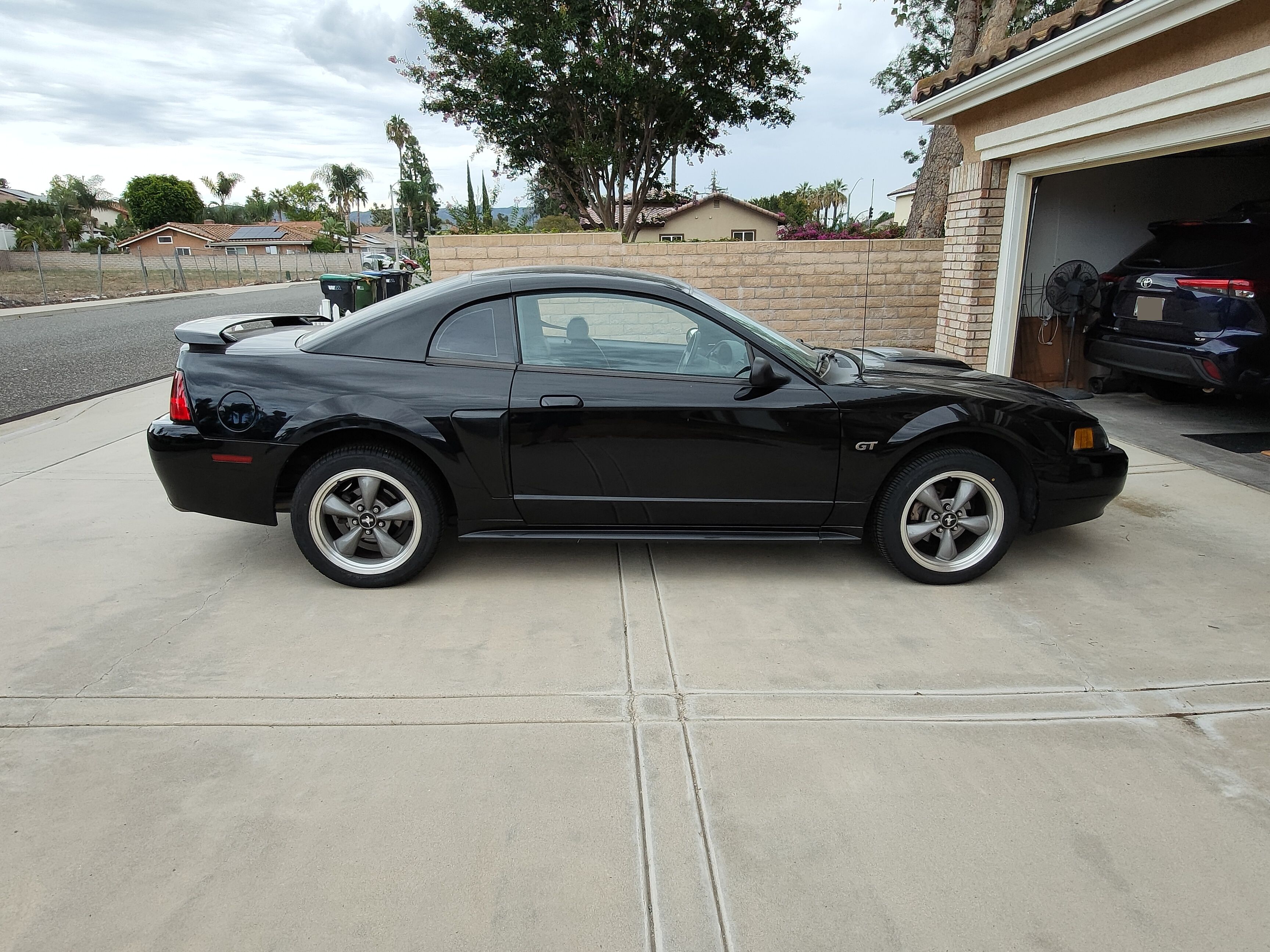 Used 2002 Ford Mustang GT Premium RWD image 1