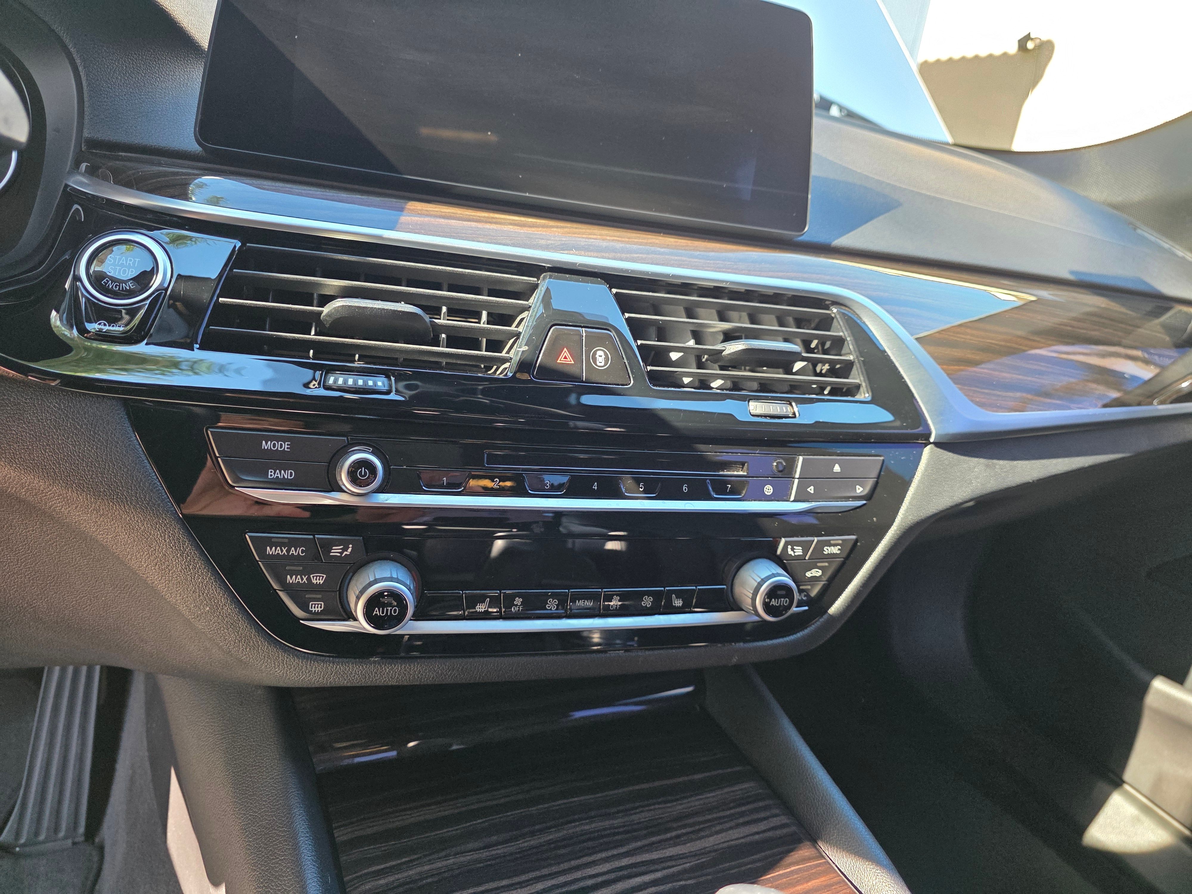 Used 2019 BMW 530i w/ Convenience Package RWD image 21