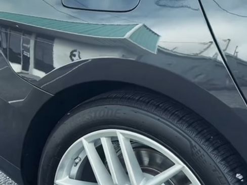 Used 2024 BMW 530i w/ Premium Package image 5