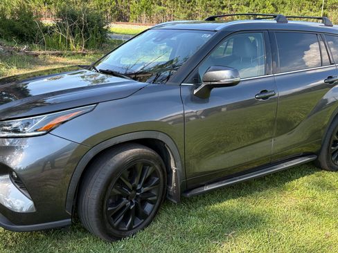 Used 2021 Toyota Highlander Limited AWD/4WD image 1