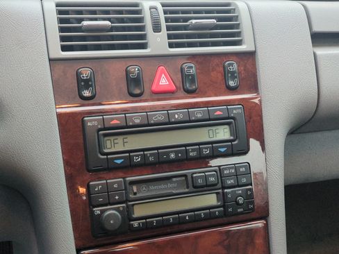 Used 1998 Mercedes-Benz E 320 Sedan image 18