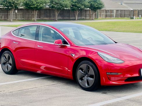 Used 2019 Tesla Model 3 Standard Range Plus image 2