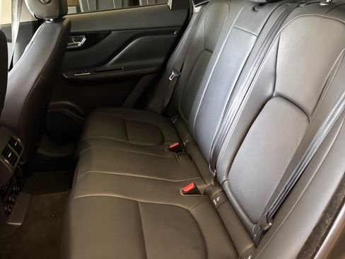 Used 2017 Jaguar F-PACE Premium AWD/4WD image 12
