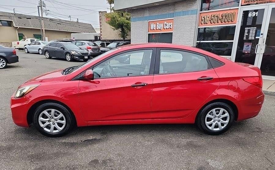 Used 2012 Hyundai Accent GLS FWD image 2