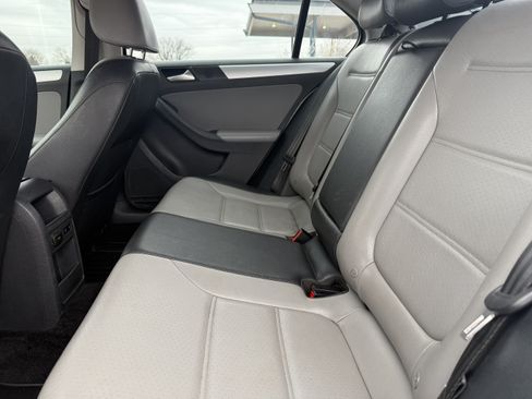 Used 2013 Volkswagen Jetta SEL Premium image 25