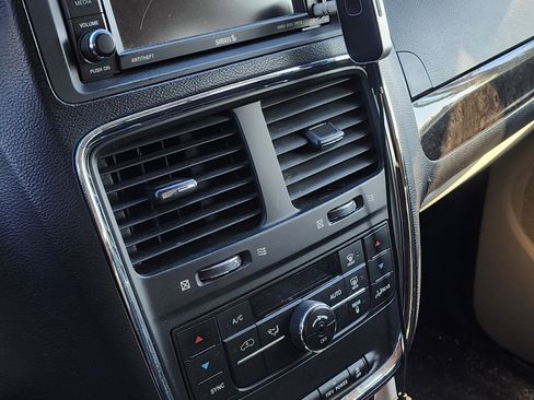 Used 2012 Dodge Grand Caravan Crew w/ Crew Value Pkg image 18