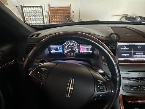 Used 2013 Lincoln MKS AWD image 20