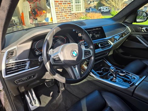 Used 2021 BMW X7 M50i w/ Executive Package image 13