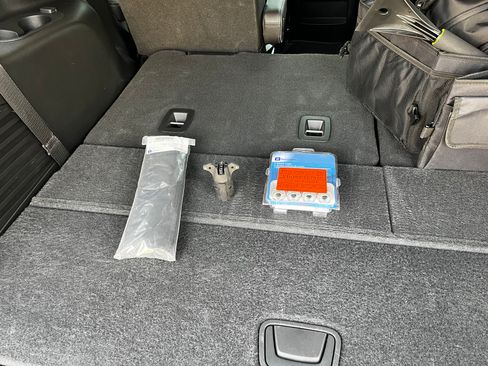 Used 2019 GMC Yukon Denali w/ Enhanced Security Package image 11