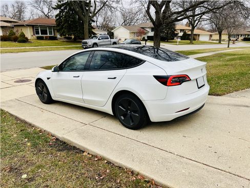 Used 2023 Tesla Model 3 Standard Range image 2