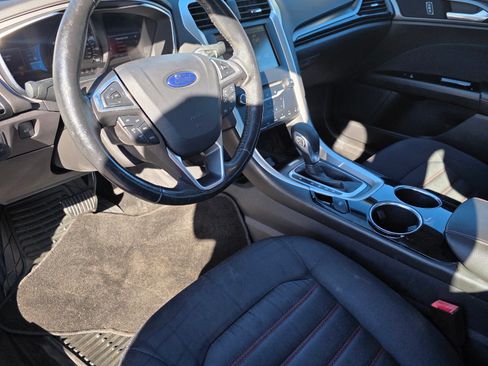 Used 2013 Ford Fusion SE image 9