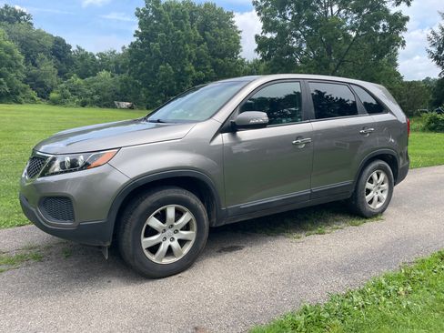 Used 2011 Kia Sorento 2WD image 1