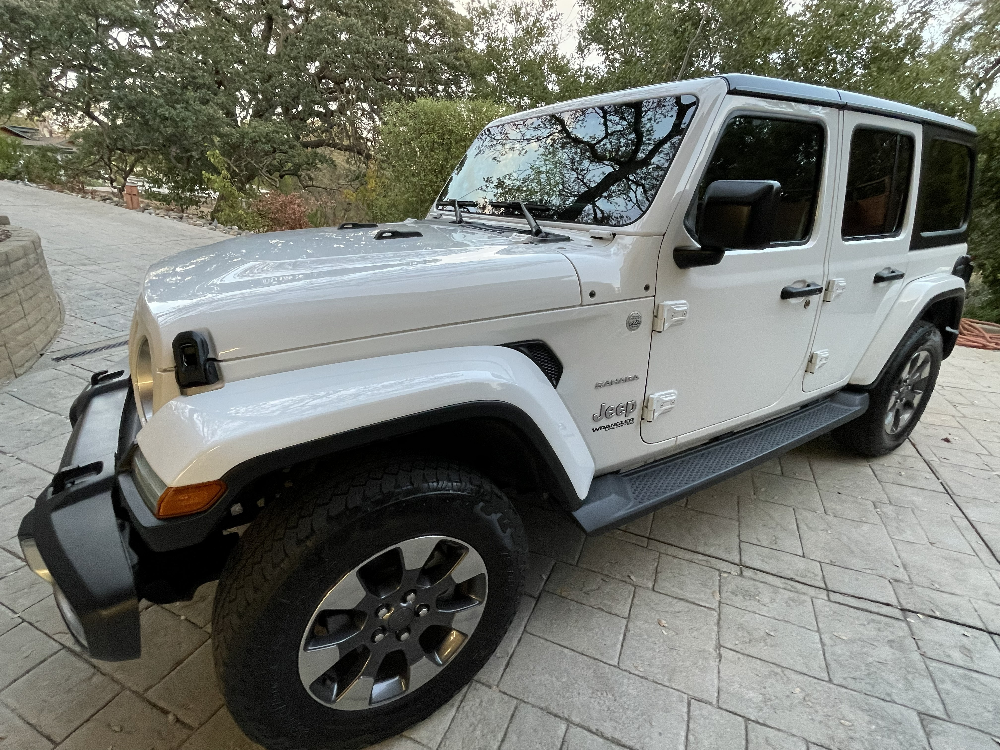 Used 2018 Jeep Wrangler Unlimited Sahara AWD/4WD image 18