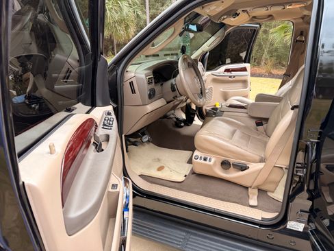 Used 2004 Ford Excursion Limited image 12