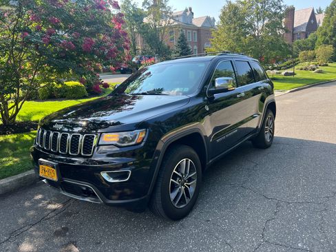 Used 2020 Jeep Grand Cherokee Limited w/ Luxury Group II image 1