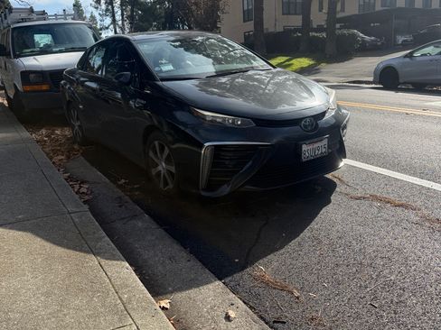 Used 2019 Toyota Mirai image 1
