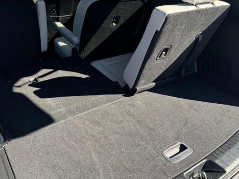 Used 2024 Kia Telluride S w/ S Sunroof Package image 8