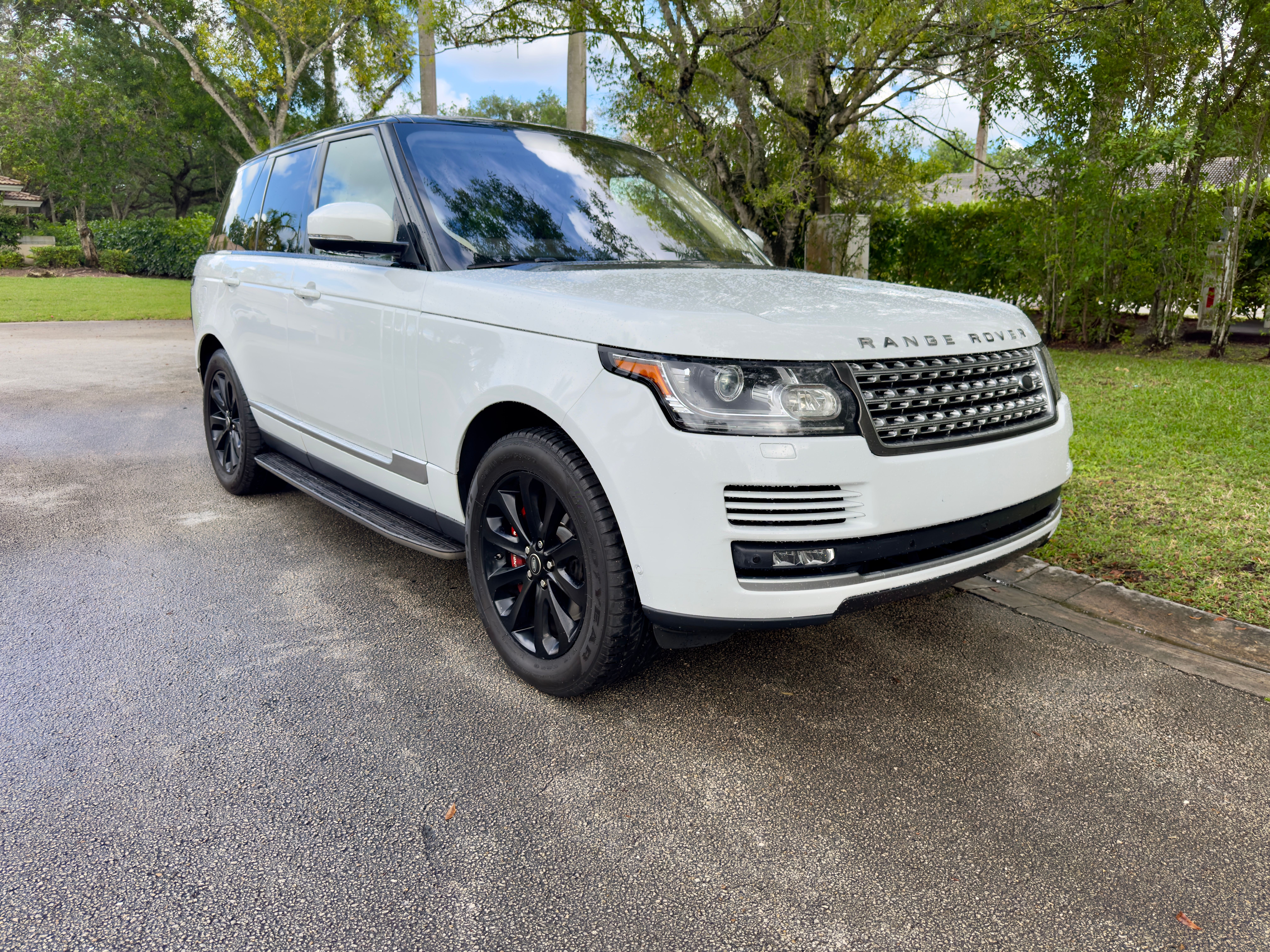 Used 2017 Land Rover Range Rover HSE AWD/4WD image 2