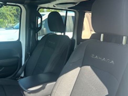 Used 2018 Jeep Wrangler Unlimited Sahara AWD/4WD image 17