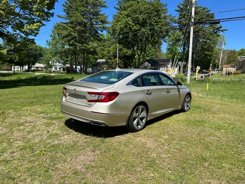 Used 2018 Honda Accord Touring image 5