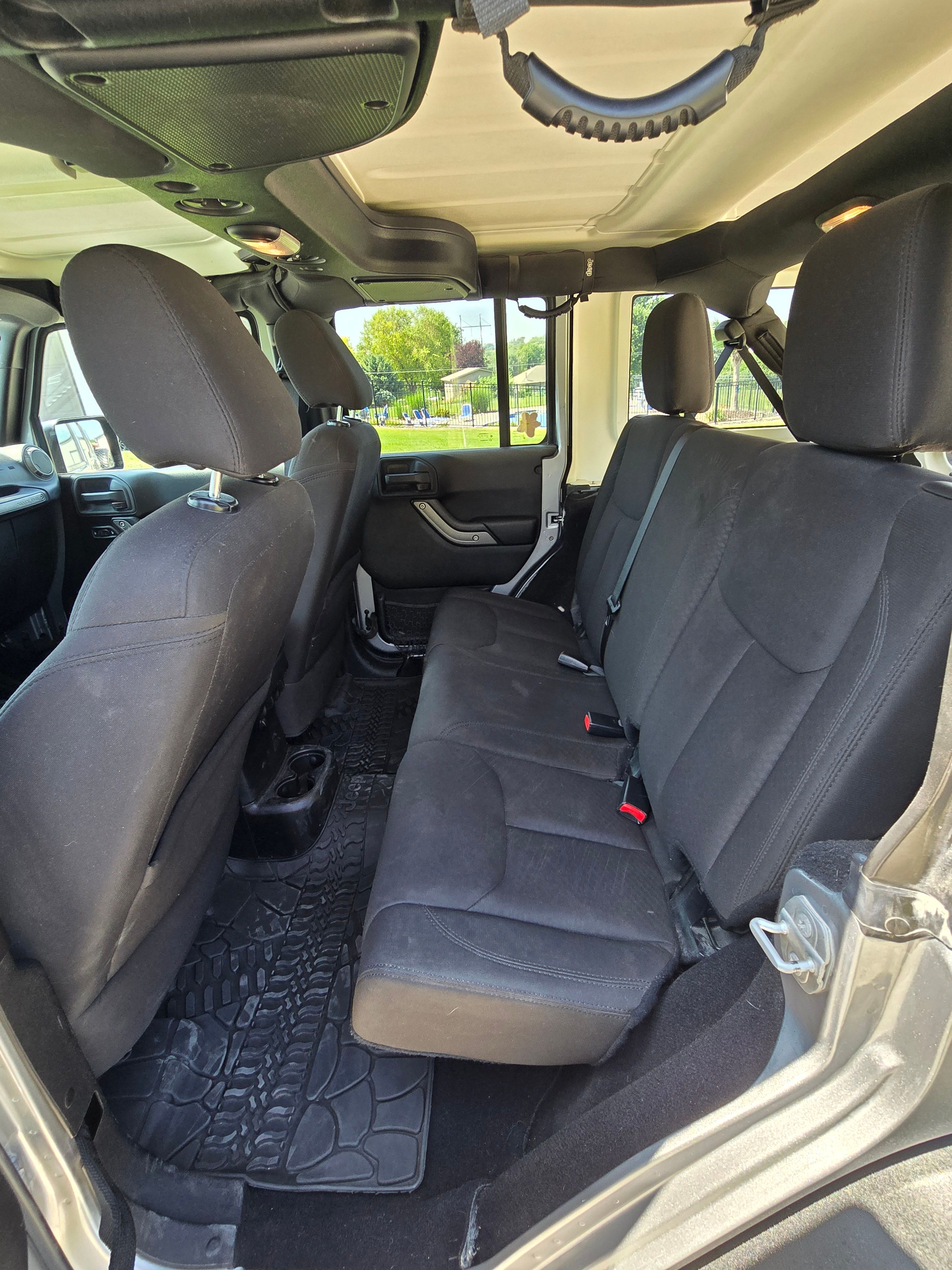 Used 2015 Jeep Wrangler Unlimited Sport AWD/4WD image 9