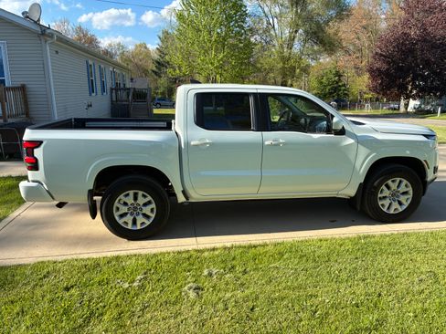Used 2025 Nissan Frontier SV w/ SV Convenience Package AWD/4WD image 12