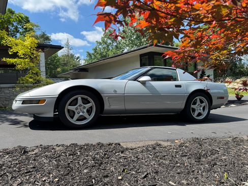 Used 1996 Chevrolet Corvette Convertible image 1