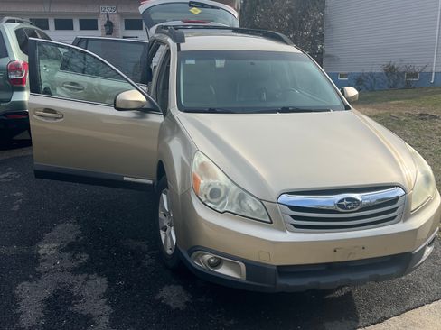 Used 2010 Subaru Outback 2.5i Premium image 6