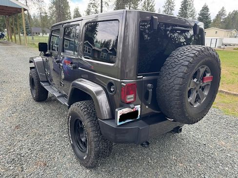 Used 2017 Jeep Wrangler Unlimited Sahara w/ Max Tow Package AWD/4WD image 2