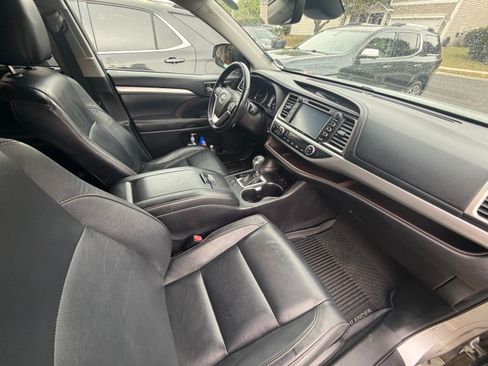 Used 2017 Toyota Highlander XLE image 21
