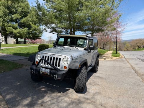 Used 2012 Jeep Wrangler Sport image 2