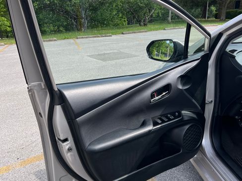 Used 2022 Toyota Prius Prime XLE FWD image 13