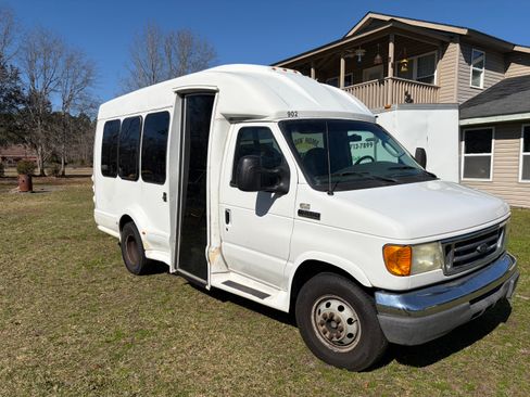 Used 2006 Ford E-350 and Econoline 350 Super Duty image 1