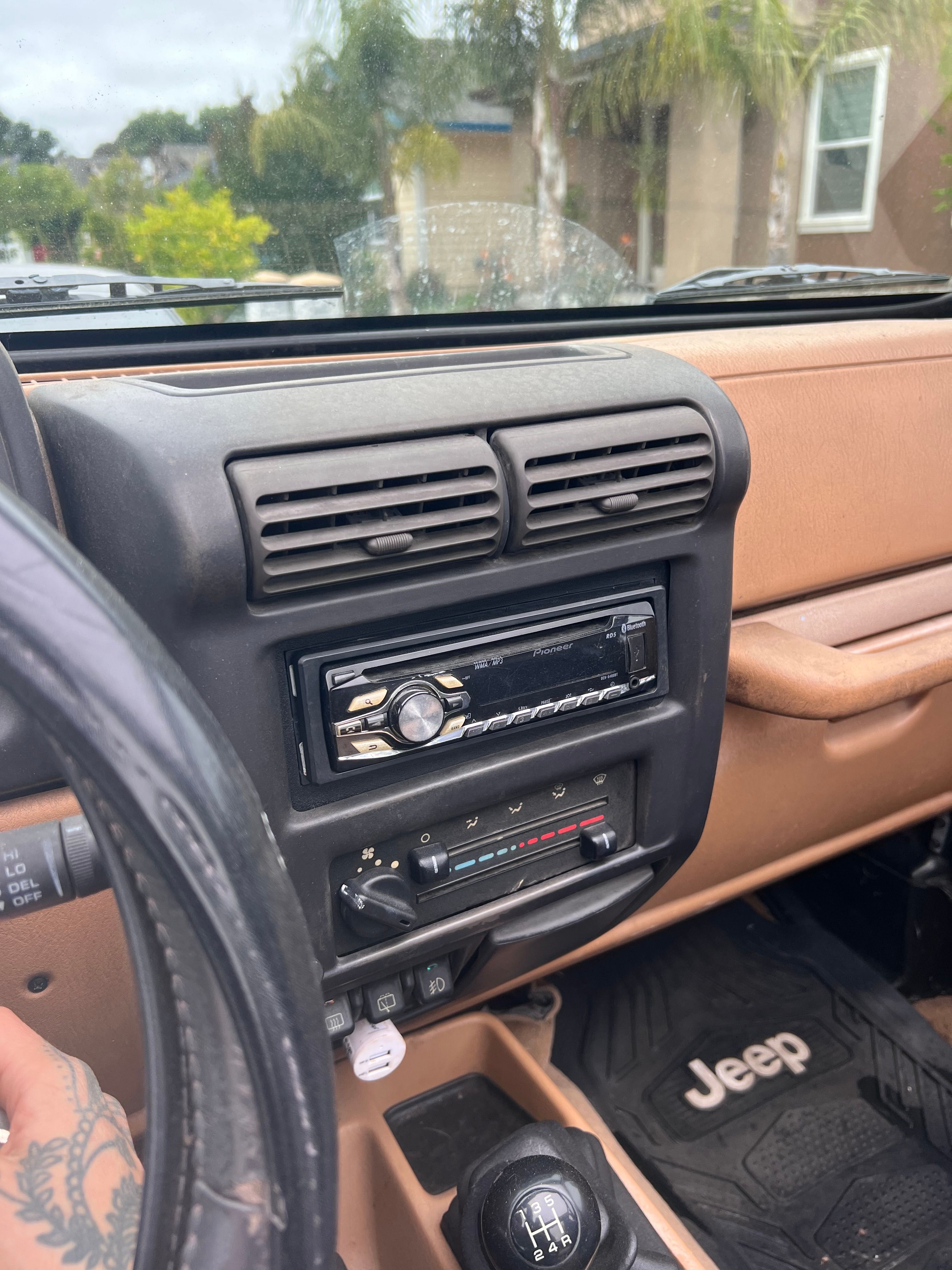 Used 1998 Jeep Wrangler Sahara AWD/4WD image 23