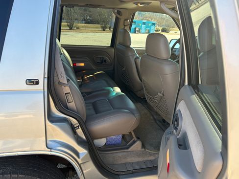 Used 1999 Chevrolet Tahoe Z71 w/ Preferred Equipment Group image 2