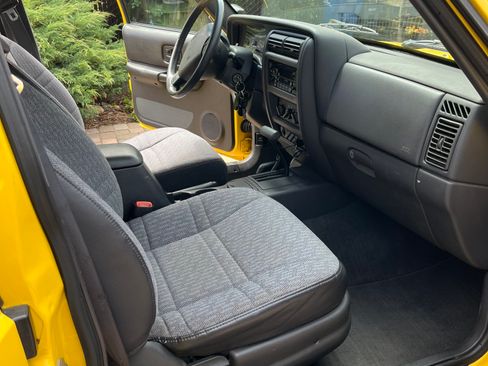 Used 2000 Jeep Cherokee Sport AWD/4WD image 15