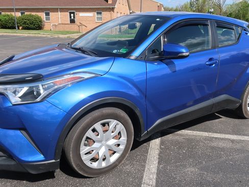 Used 2019 Toyota C-HR LE image 1