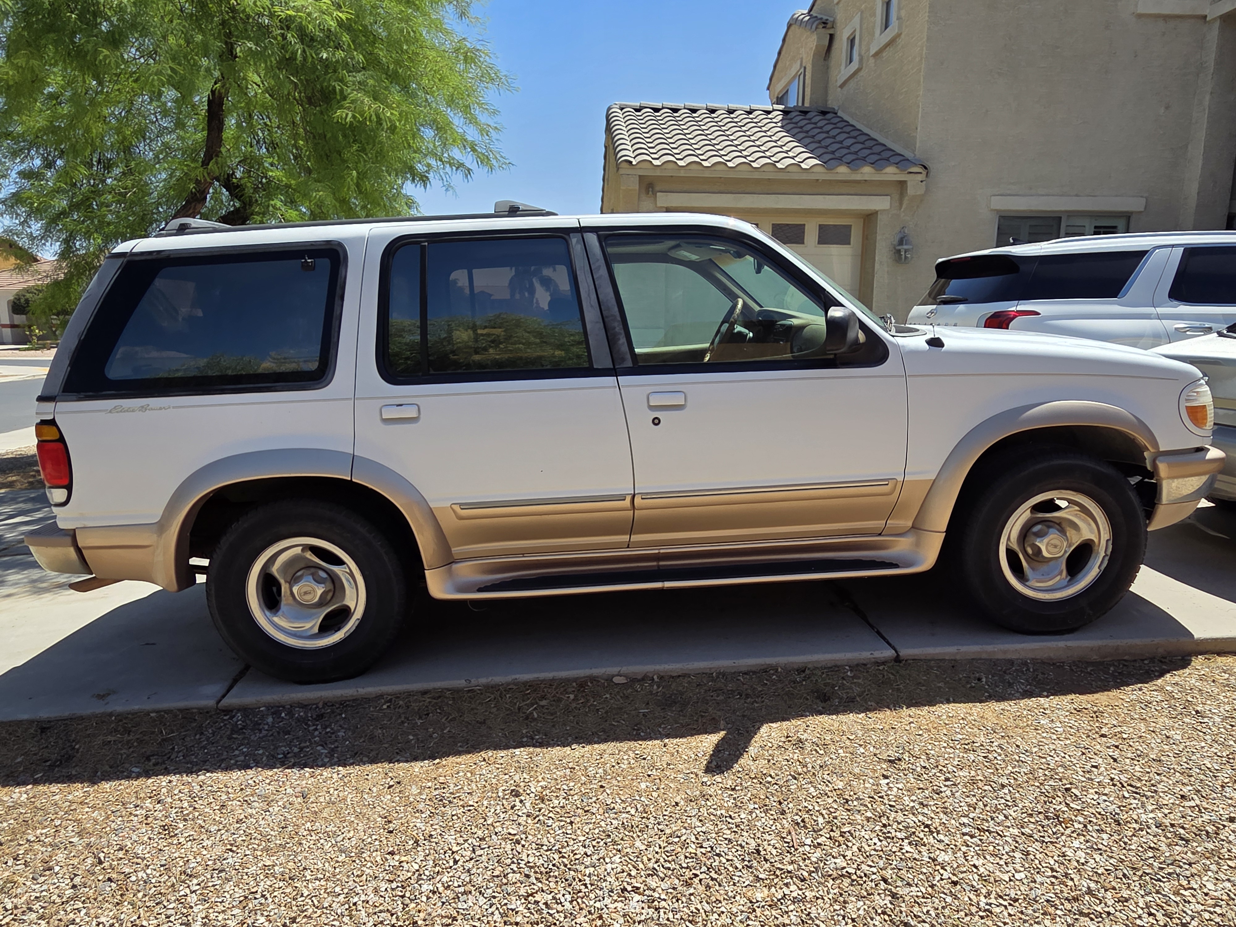 Used 1996 Ford Explorer 4WD 4-Door image 2